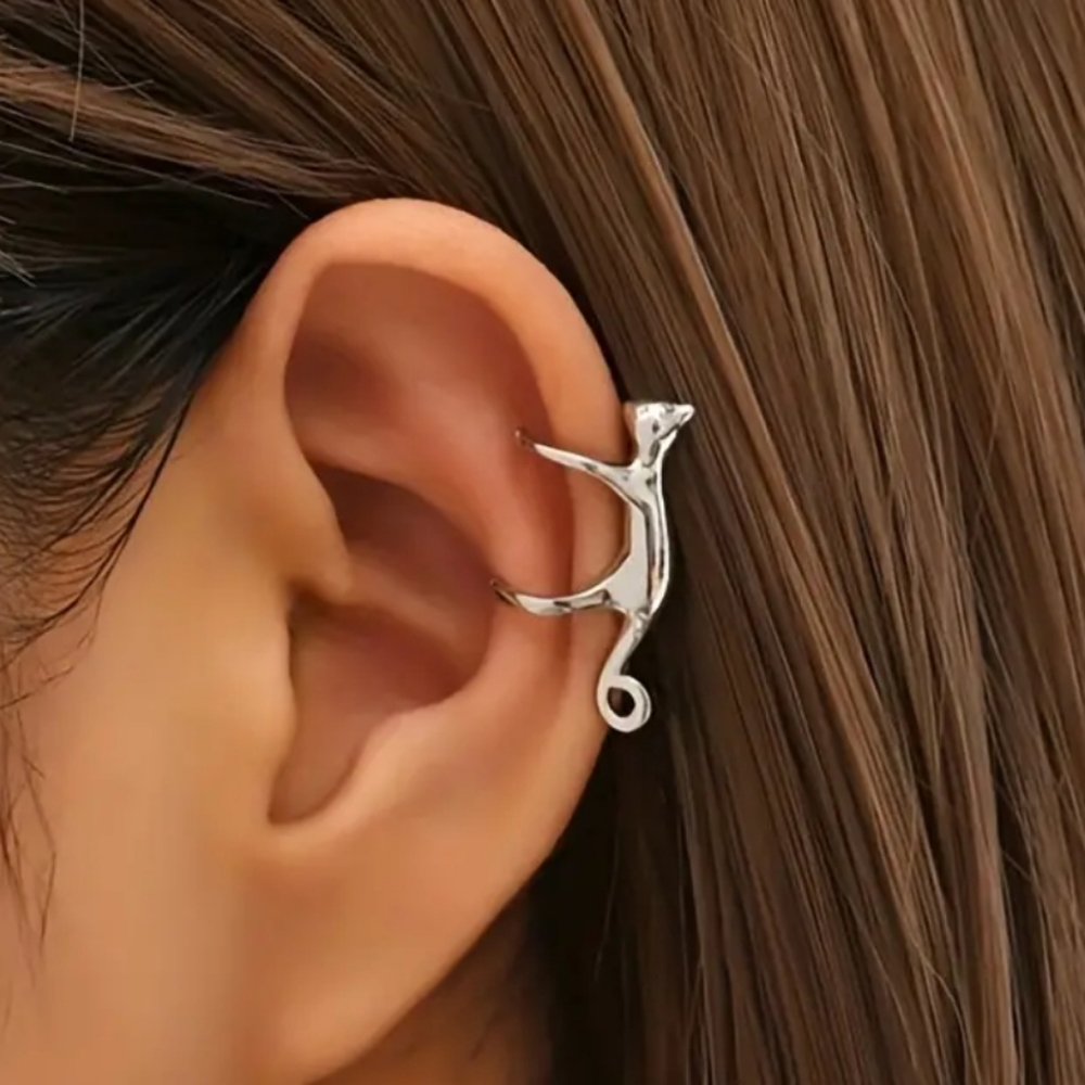 🆕️Cat Design Ear Cuff💎